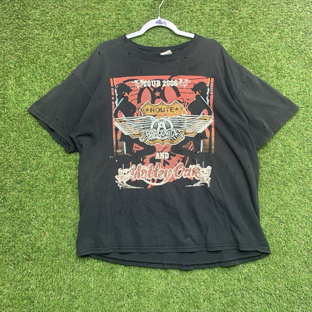 Motley Crue Aerosmith Tour Shirt Mens 2XL Faded Distressed 2006 Grunge y2k